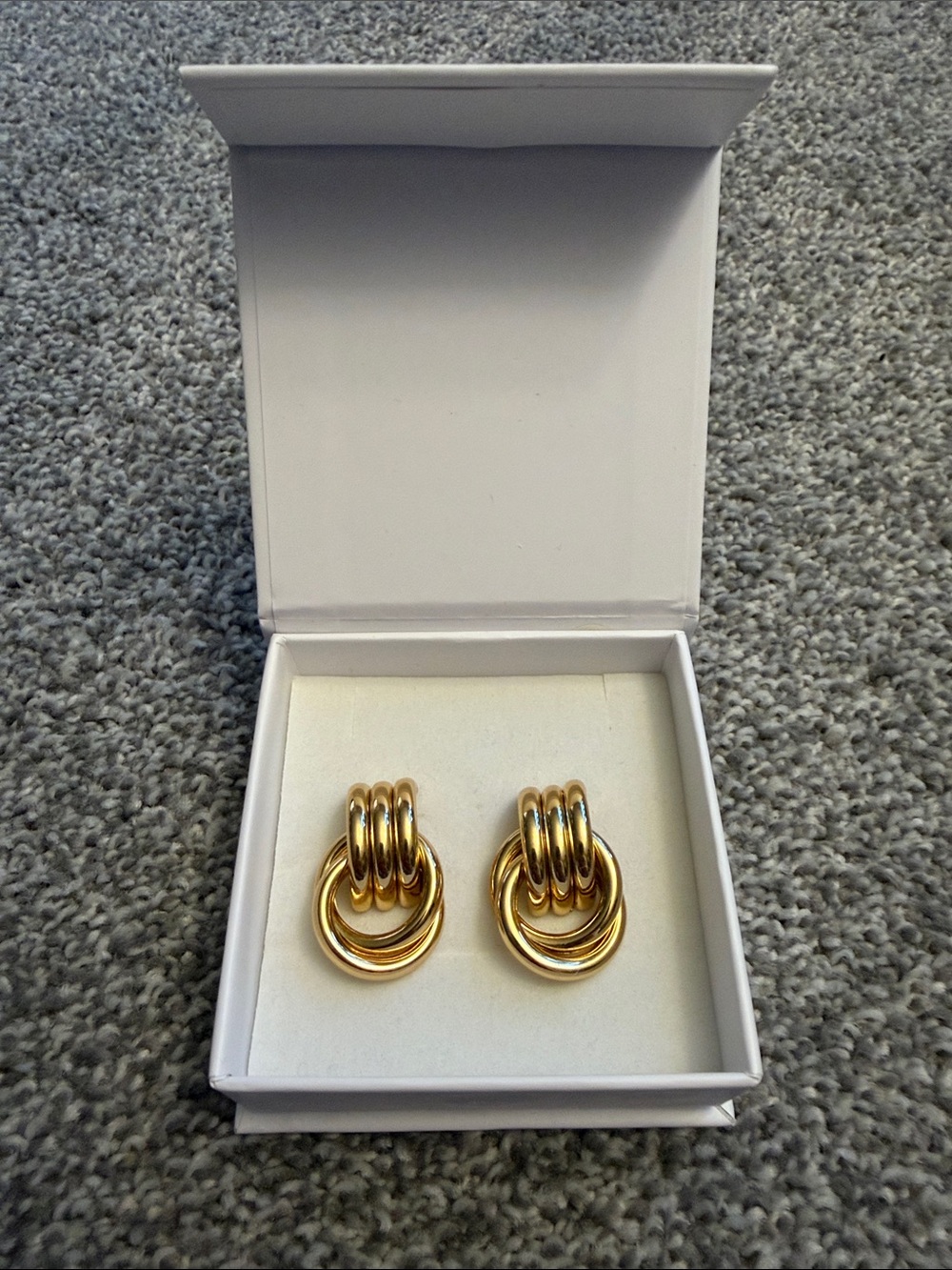 Heaven Mayhem Mini Knot Gold Earrings